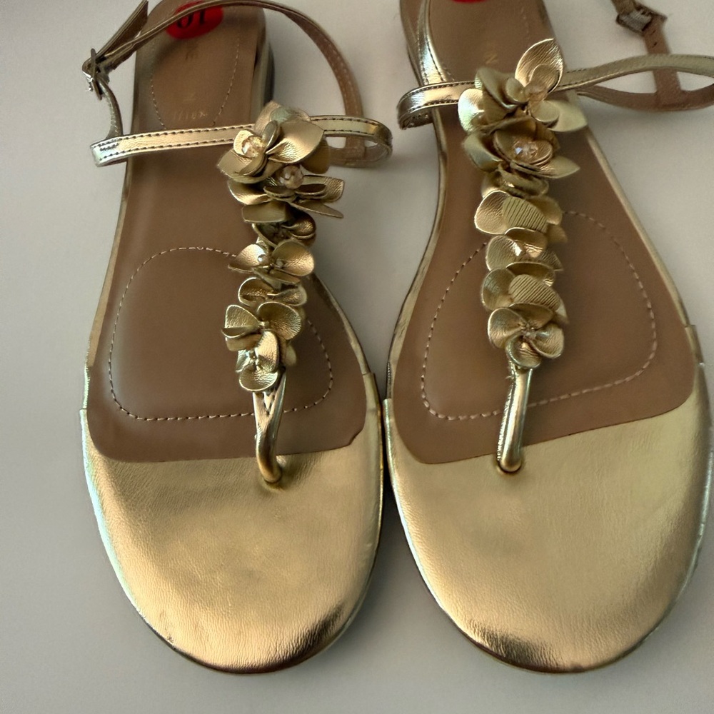 Nine West Gold Floral T-Strap Sandals Women’s 10 NEW